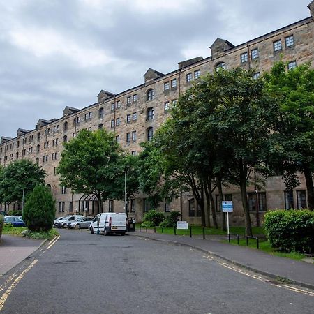 Stunning 2 Bed Merchant City Apartment With Residents Parking Glasgow Exterior photo